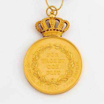 A Swedish Pro Patria gold medal for merit, with ribbon.