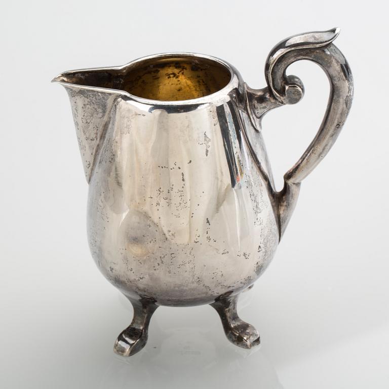 GRÄDDKANNA, silver. S.t Petersburg, Johan Olsonius för firma Gratzchew.  Vikt ca 210 gr.