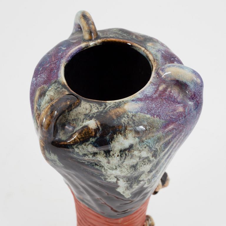 Vas, keramik, Japan, så kallat "Sumida gawa ware", 1900-talets första hälft.