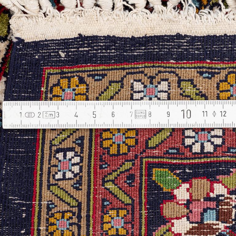 Matta, orientalisk silke, ca 269 x 184 cm.