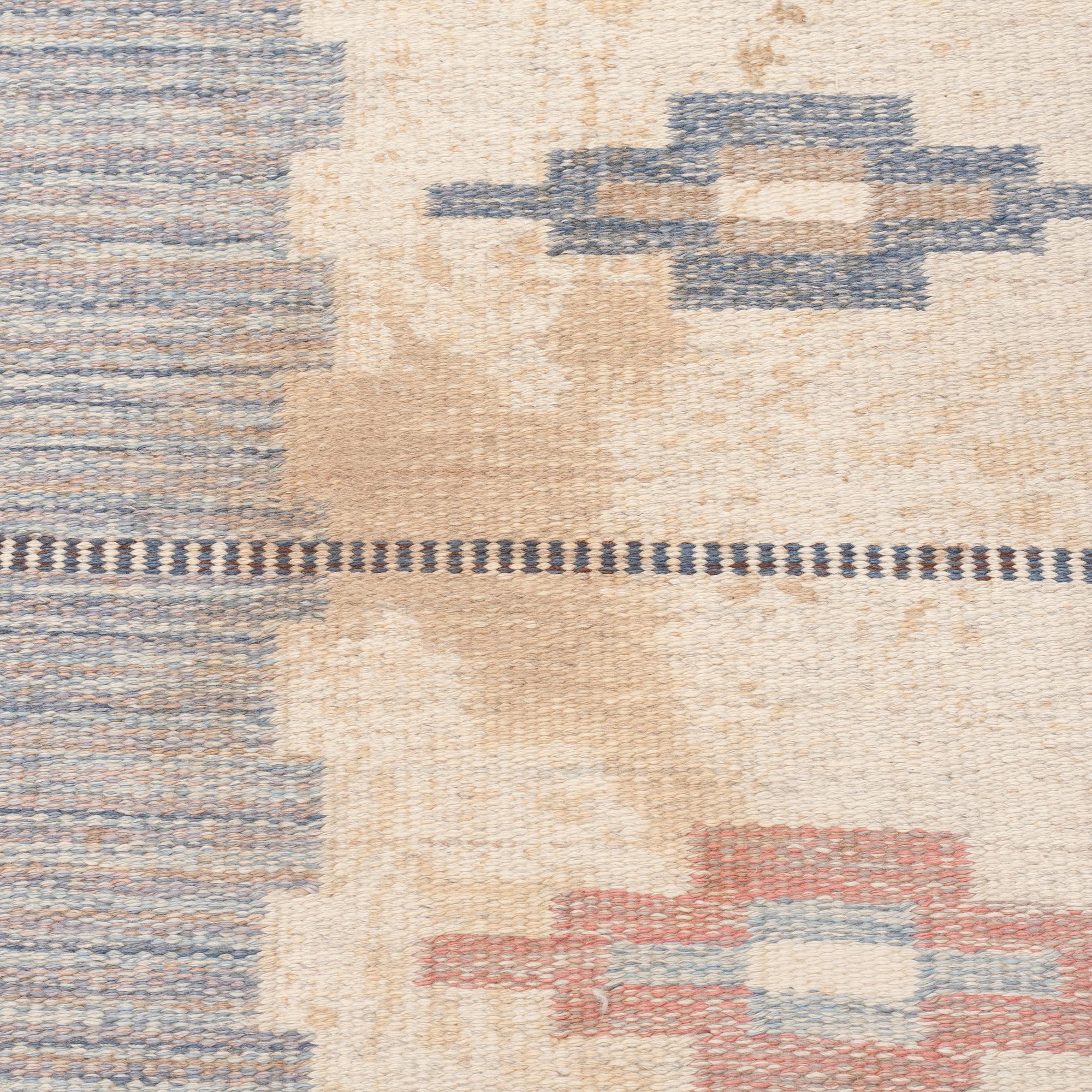 MATTO,  "Skogsstjärna blå", flat weave, ca 327,5 x 197,5 cm, signed V (Erik Lundberg, Vävaregården, Eringsboda).