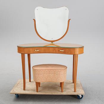 Axel Larsson, attributed to. An elm dressing table and stool, Swedish Modern, Bodafors SMF, 1940's.