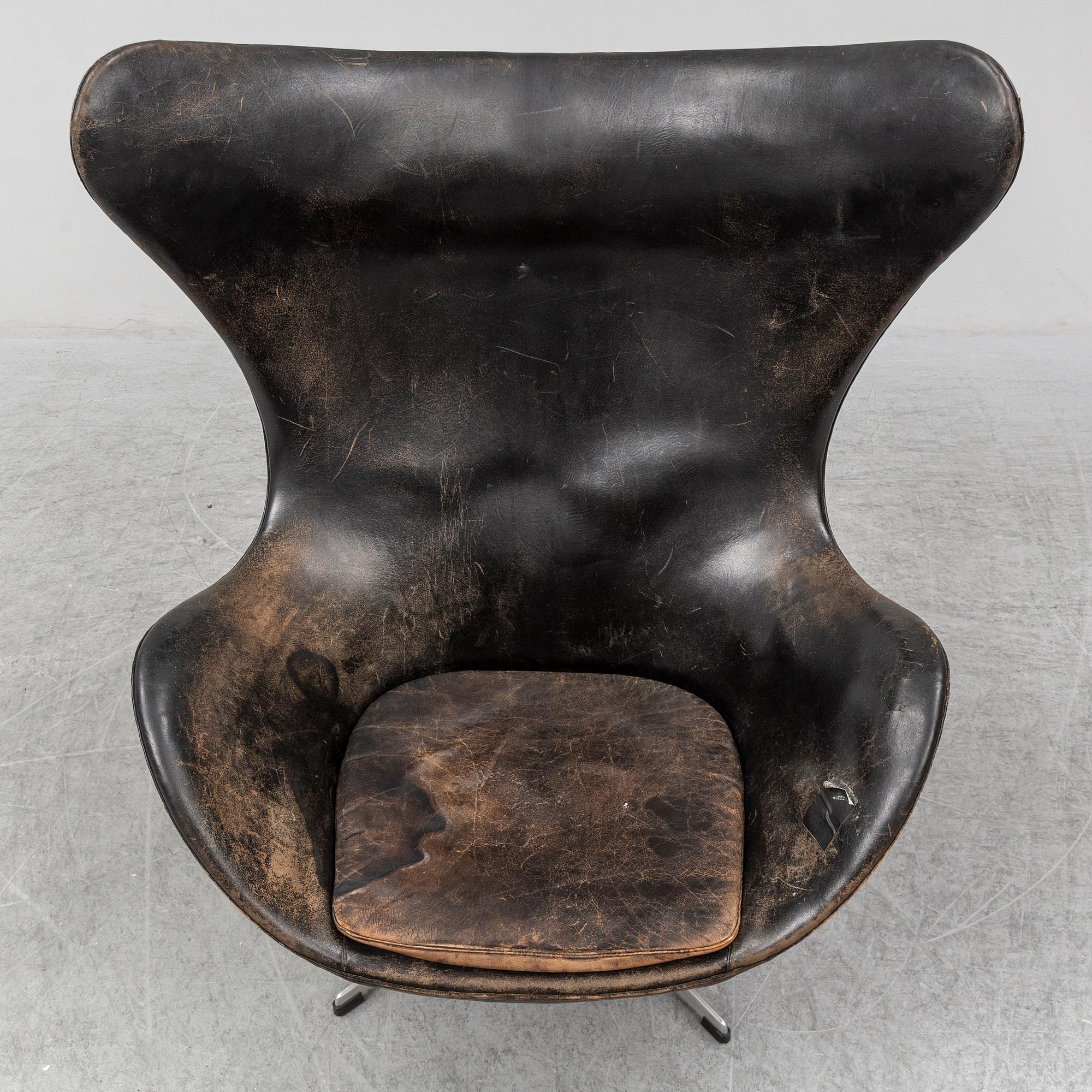 ARNE JACOBSEN, an 'Egg' leather covered easy chair and ottoman, Fritz Hansen, Denmark.