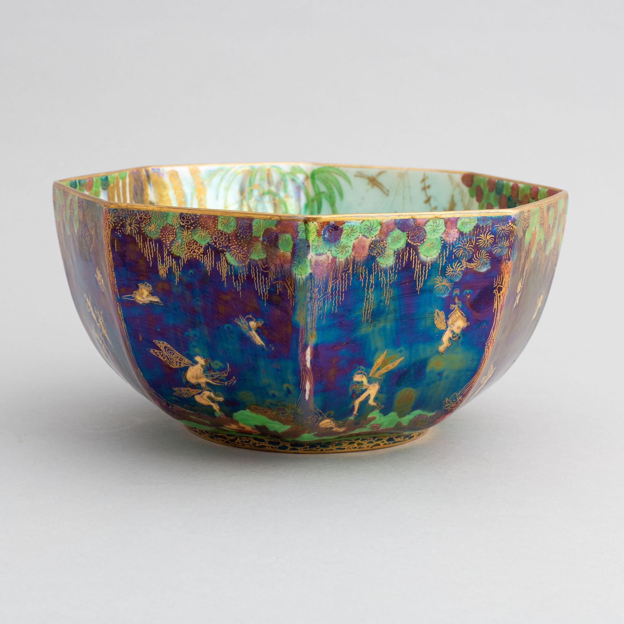 A Wedgewood "Fairyland lustre" porcelain bowl, first half of the 20th Century.