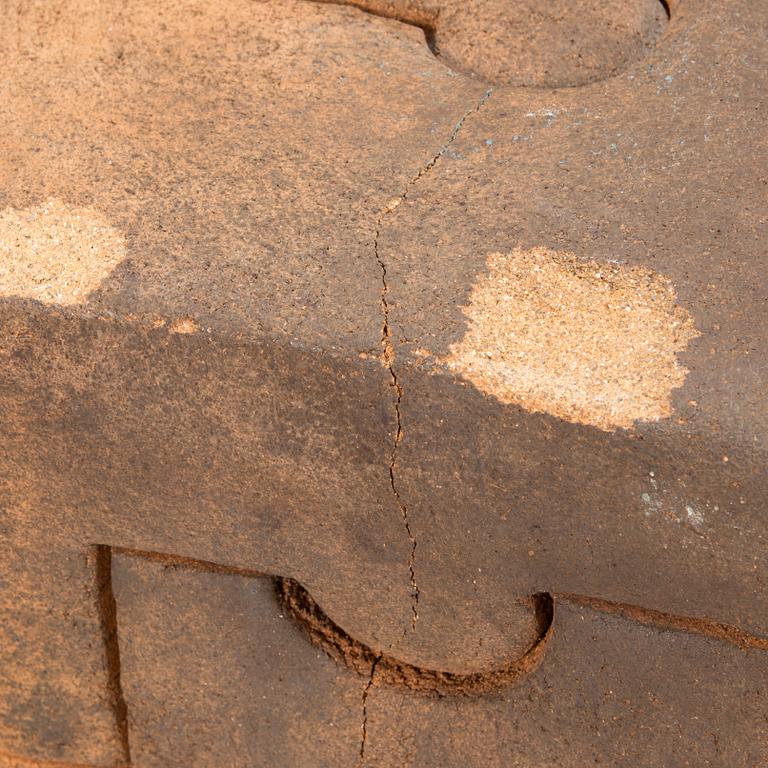 Eduardo Chillida, "Lurra 77".