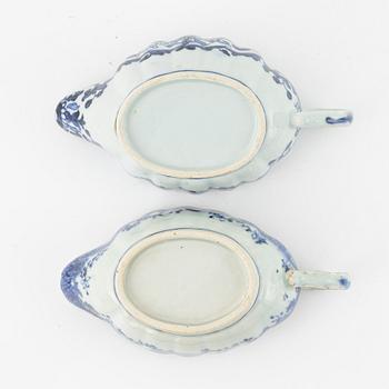 Five blue and white porcelain pieces, China, Qing dynasty, 18th-19th century.