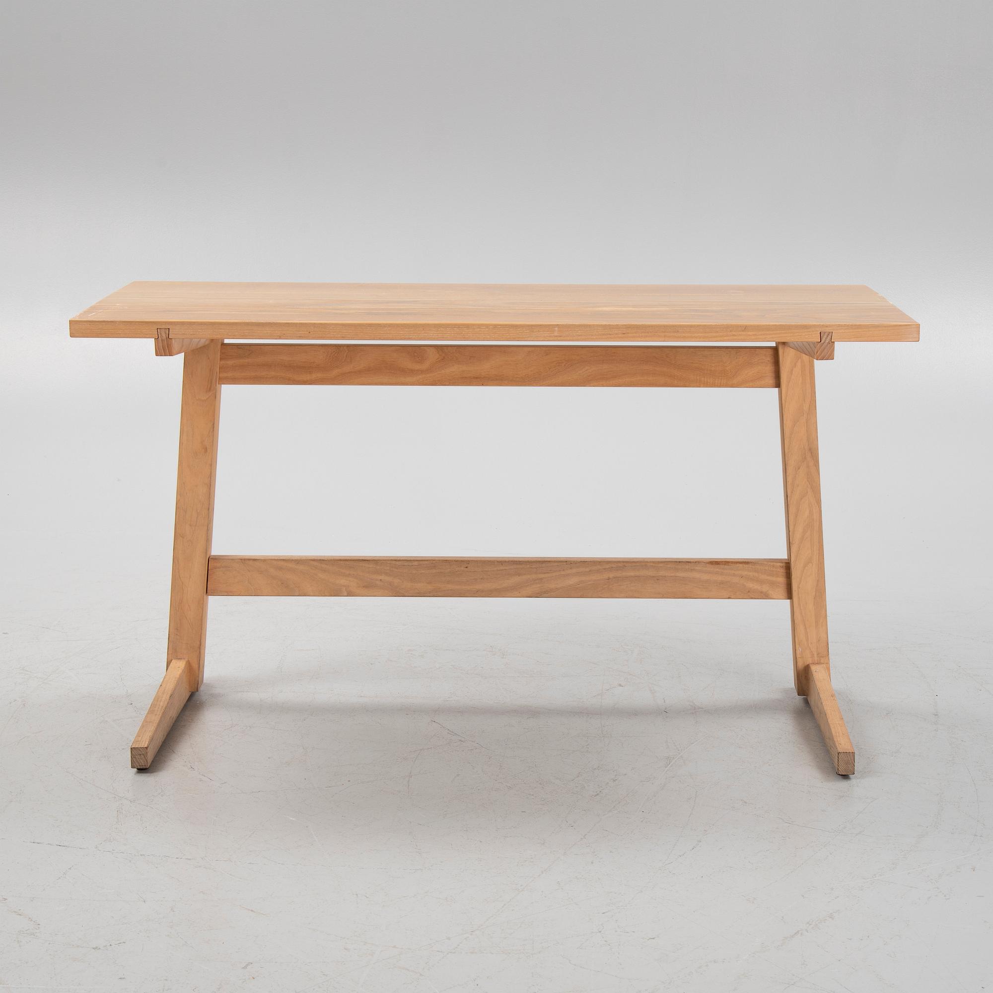 Matbord, tillverkat på Sävar snickeri.