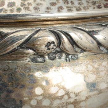 SKÅL MED LOCK, silver, Stockholm 1922. Vikt 213 g.