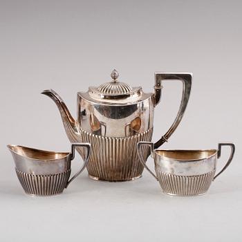 KAFFESERVIS, 3 delar, silver, CG Hallberg, Stockholm 1917. Vikt ca 772 gram.