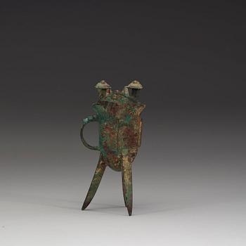 An archaic bronze ritual libation vessel (Jue), presumably Shang dynasty (1600-1046 BC).