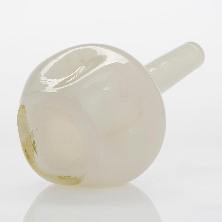 Runar Engblom, a glass vase, signed Runar Engblom Riihimäen Lasi Oy. 1940s.