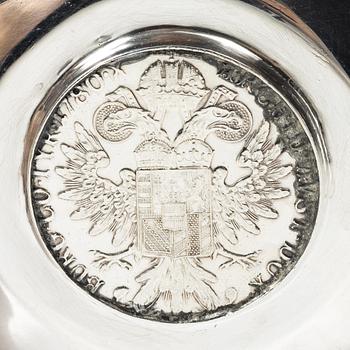 Bowl and tray, silver.