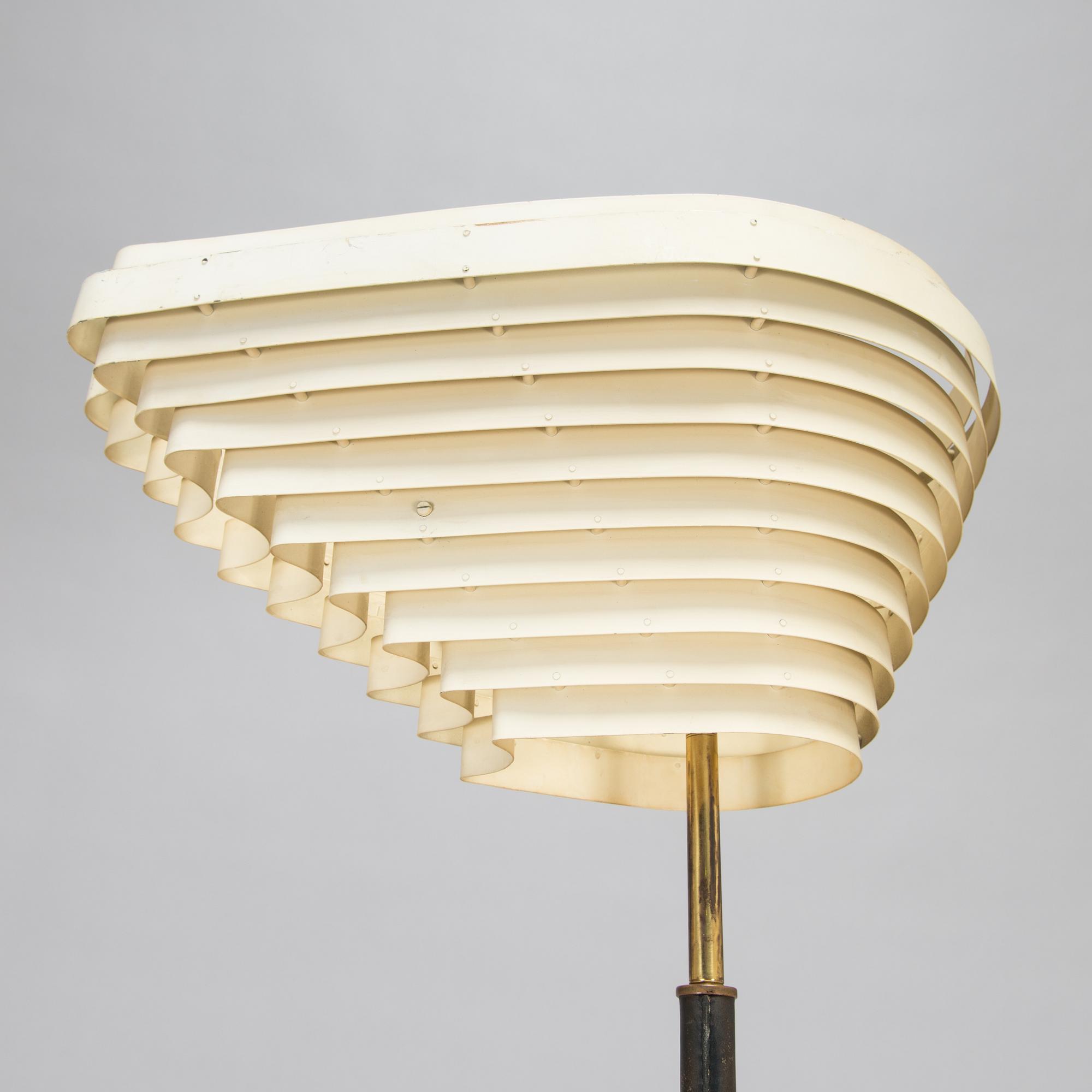 Alvar Aalto, an 'Angel's Wing' floor lamp, 805. Manufactured by Valaistustyö.