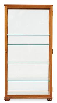 468. A Josef Frank mahogany and glass cabinet by Svenskt Tenn, model 649.