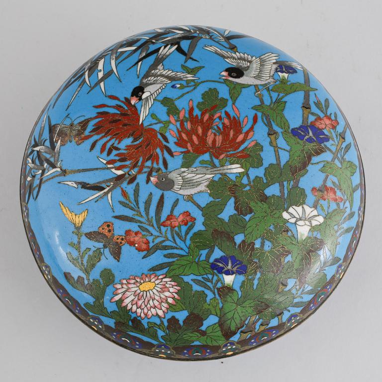 Bowl with lid, cloissoné, Japan, early 1900.