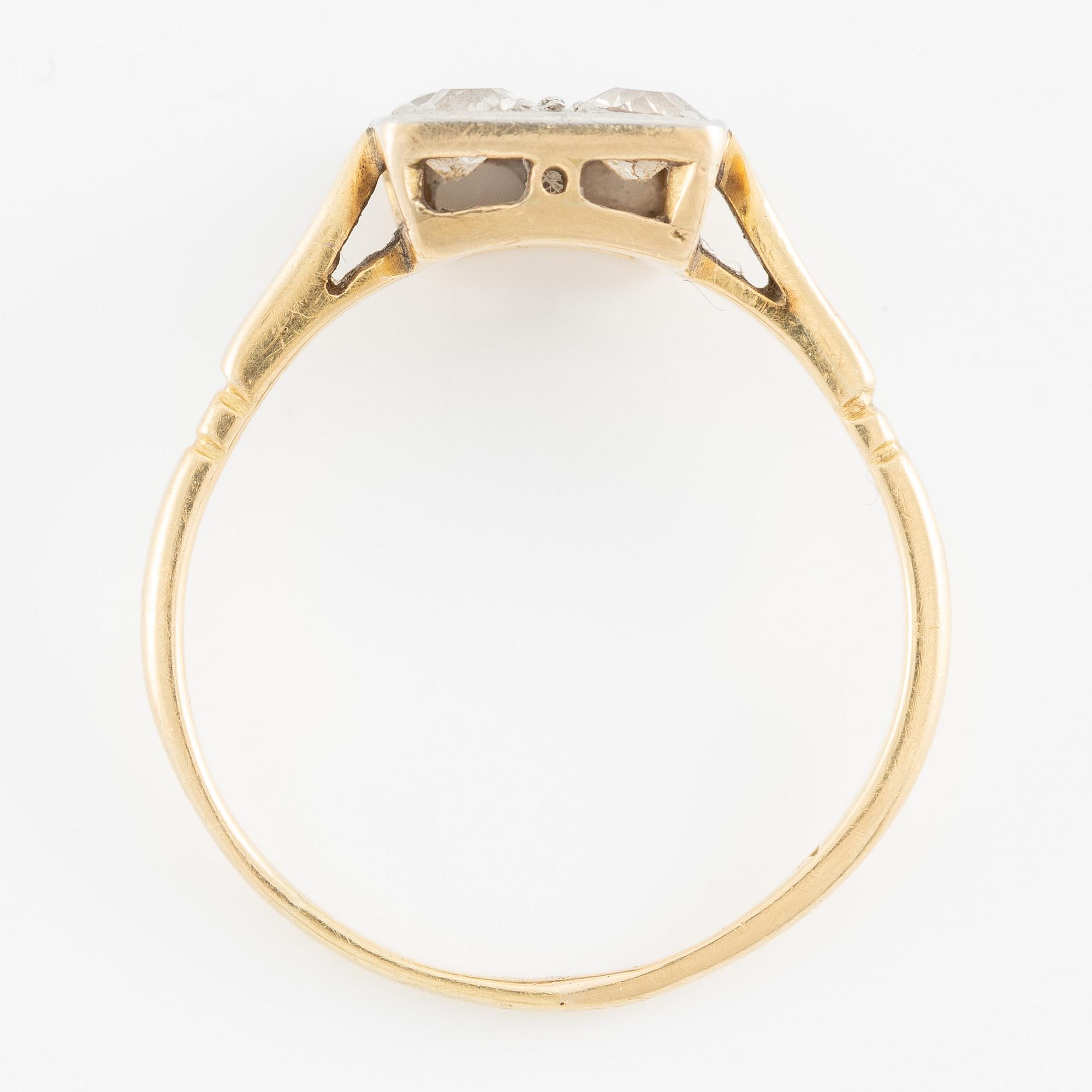 Ring 18K guld med gammalslipade diamanter.