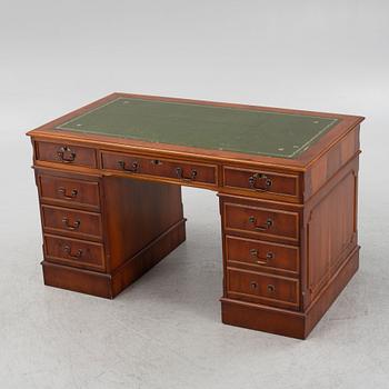 Skrivbord, engelskt, 1900-talets andra hälft.