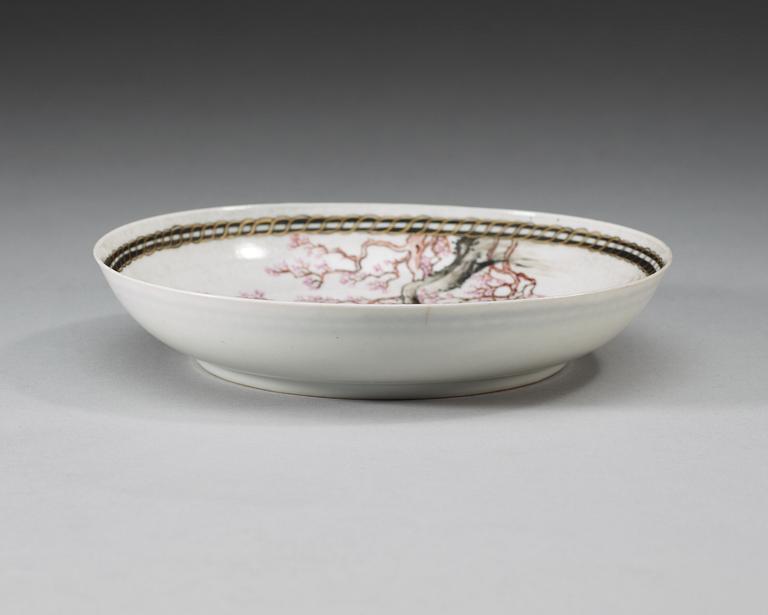 A famille rose dish, Qing dynasty, 18th Century.