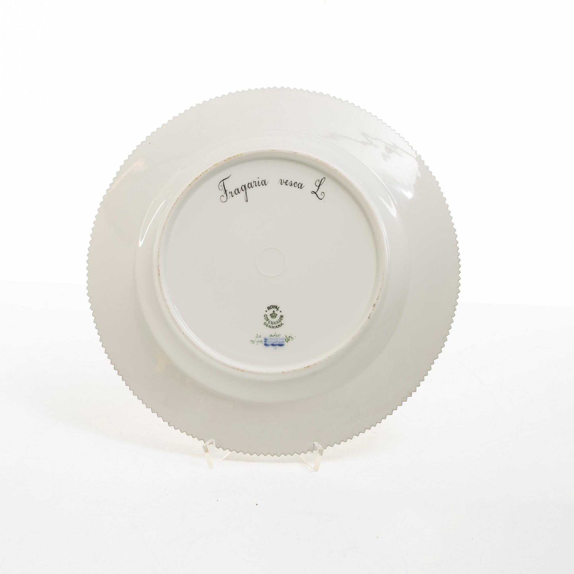 A set of five Royal Copenhagen 'Flora Danica' dinner plates, Denmark, 20th century.