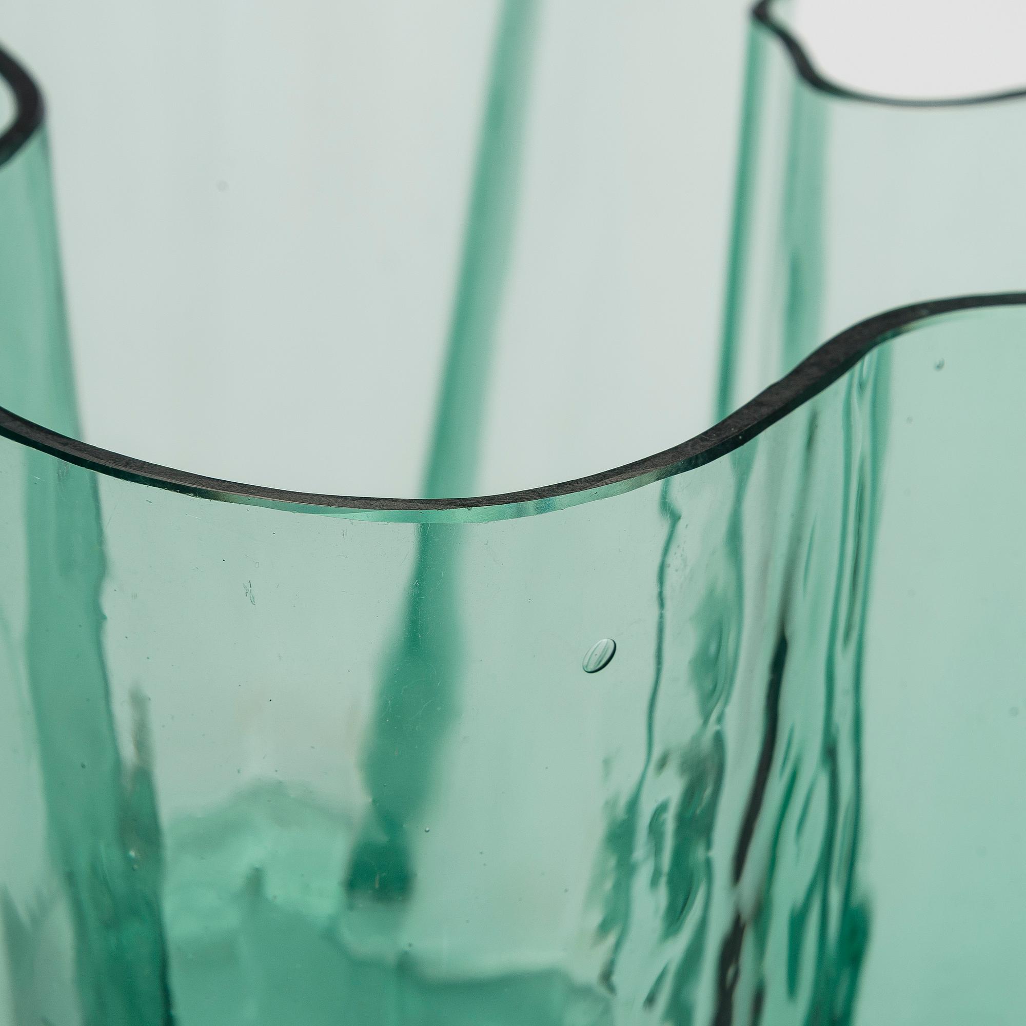 Alvar Aalto, A '9750' vase Karhula Glassworks in production 1937-1949.