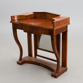 A 1820-1840s dressing table.