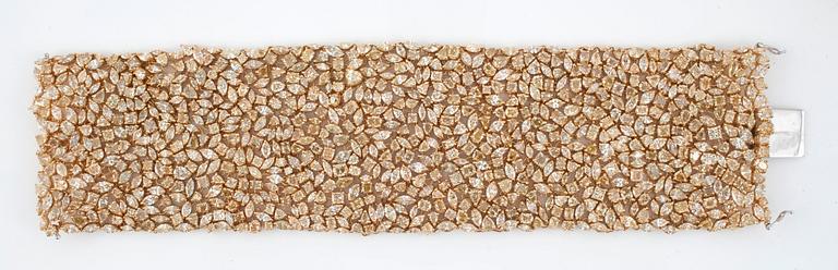 ARMBAND med fancy gula diamanter totalt ca 98.00 ct.