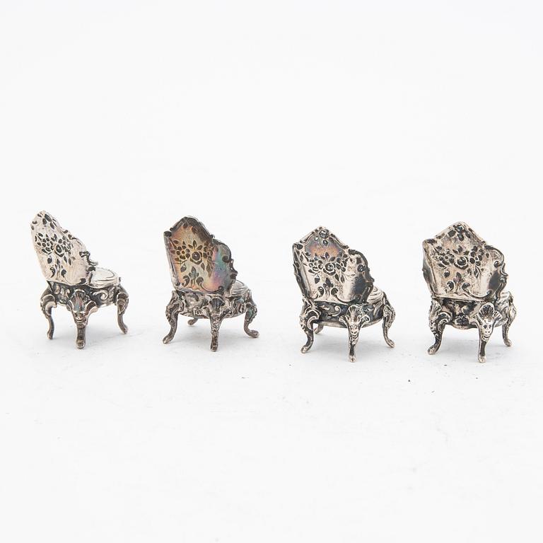 An early 20th century set of eight miniature furnitures in silver, weight 158 grams.