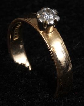 RINGAR, 2 st, 18 k guld samt diamanter.