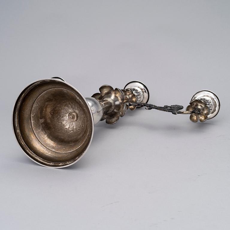 SILVERKANDELABER FÖR TRE LJUS, Johan Lindroos, Kristinestad 1852, vikt 898 g.