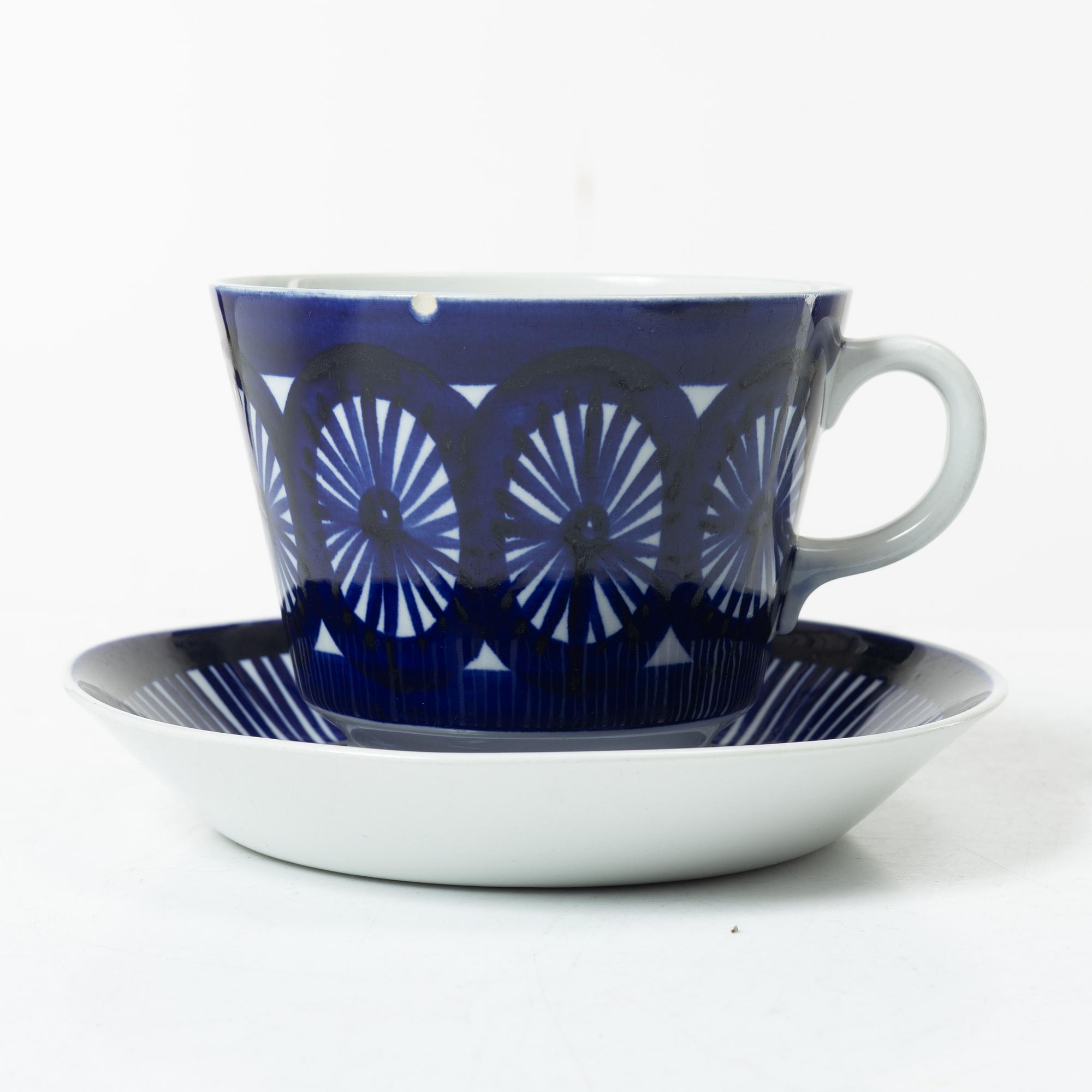 Ulla Procopé, 15 pieces of a 'Valencia' porcelain dining service, Arabia, Finland.