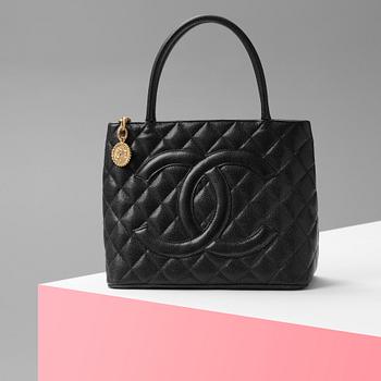 HANDVÄSKA, "Medallian Tote" Chanel.