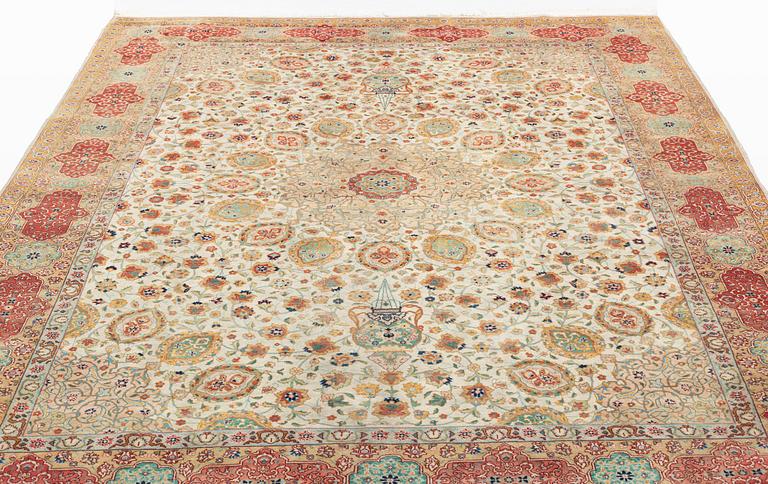 A carpet, semi-antique, Tabriz, ca 298 x  228 cm.