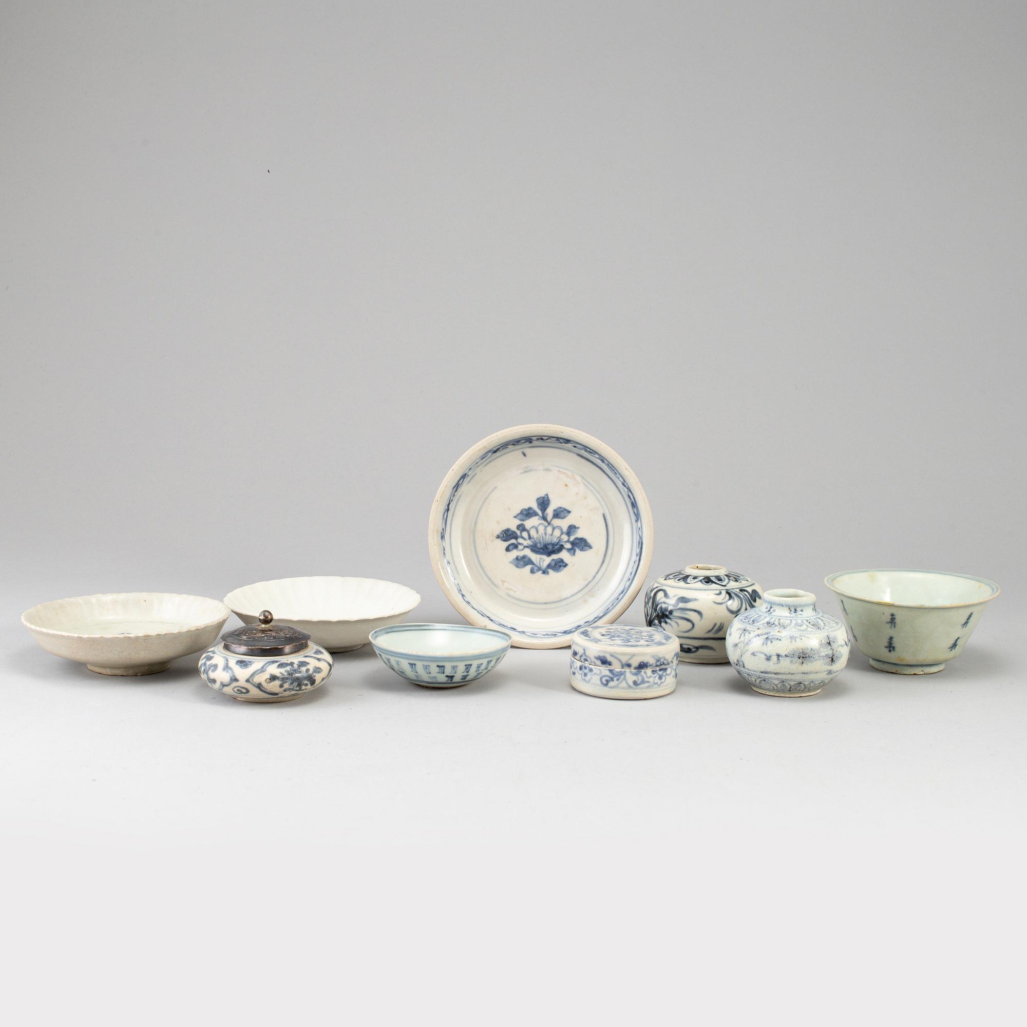 A group of South East Asian Ceramics, 18th Century and later. (9 pieces).