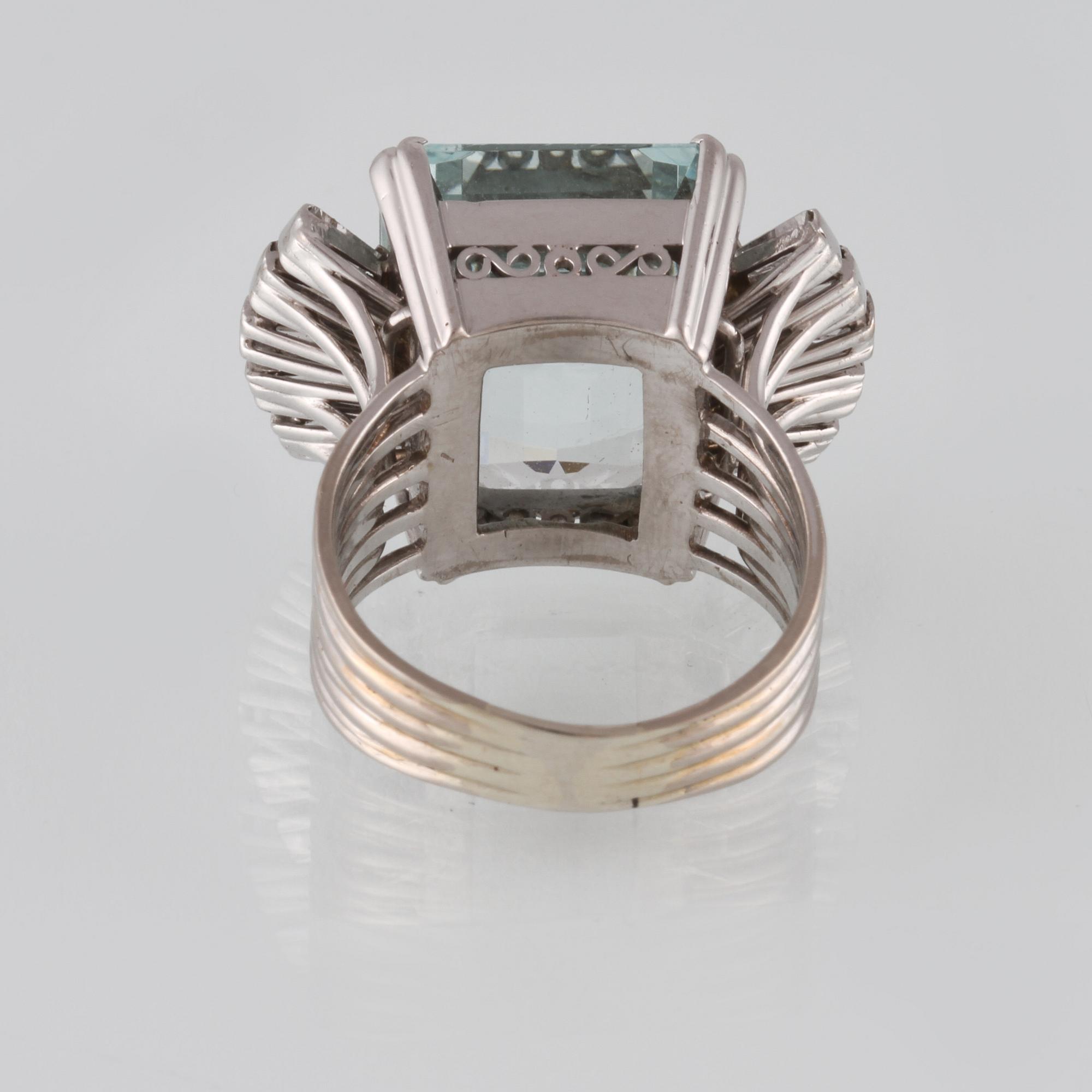 RING, 18K vitguld med akvamarin samt trapetsslipade diamanter. Vikt 11,6 gram.