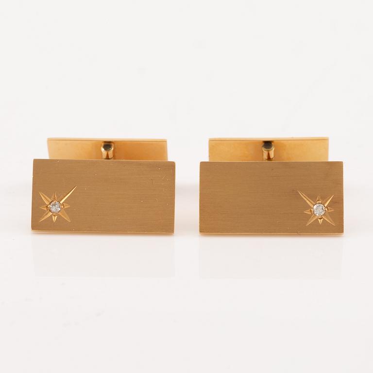 Cufflinks, a pair, 18K gold with octagon-cut diamonds.