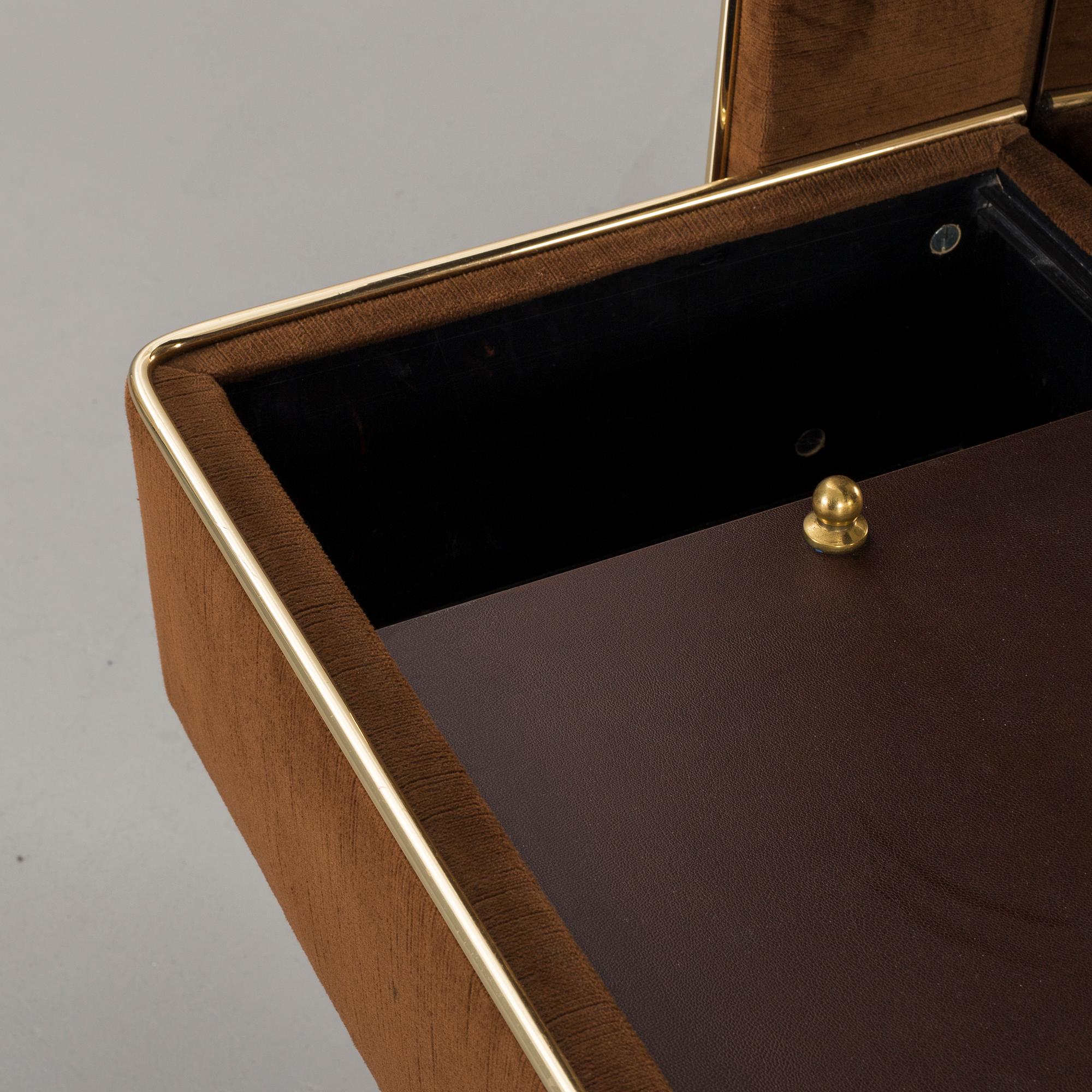 A 1970's bedroom mirror with vanity table.