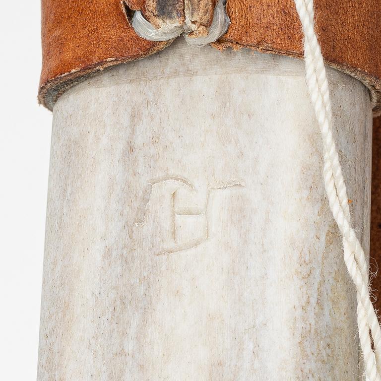 Per Henrik Simma, half-horn knife, signed.