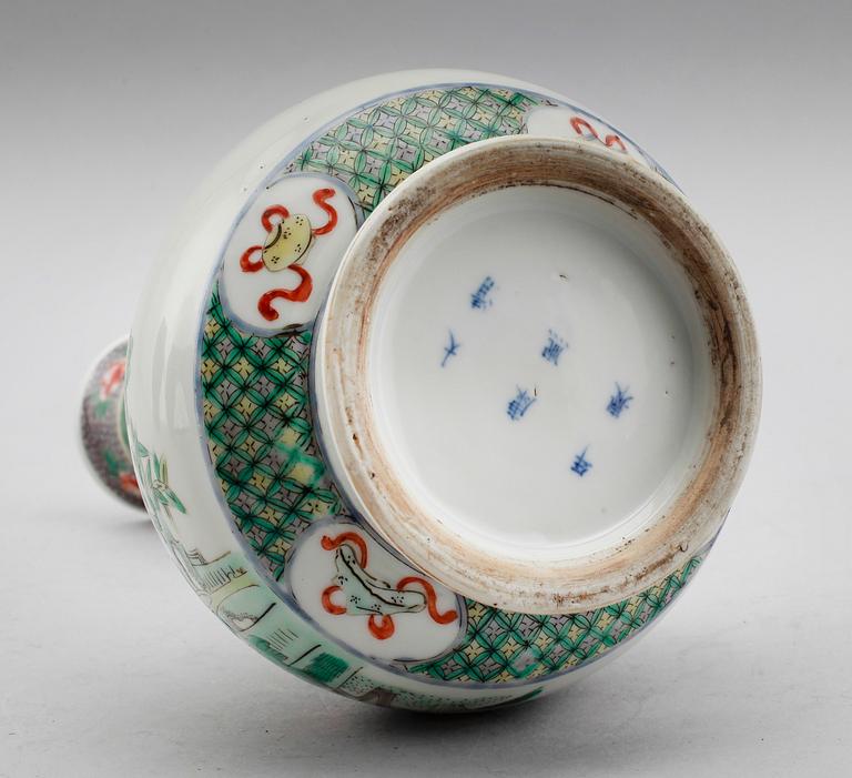 VAS, porslin, Kina, Kangxistil, 1900-tal.
