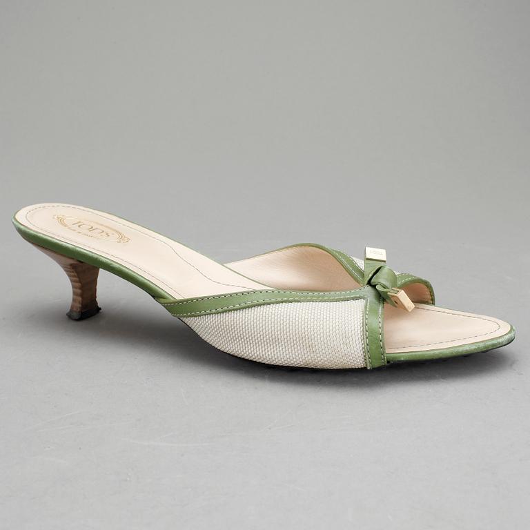 SKOR, ett par, Tod's.
