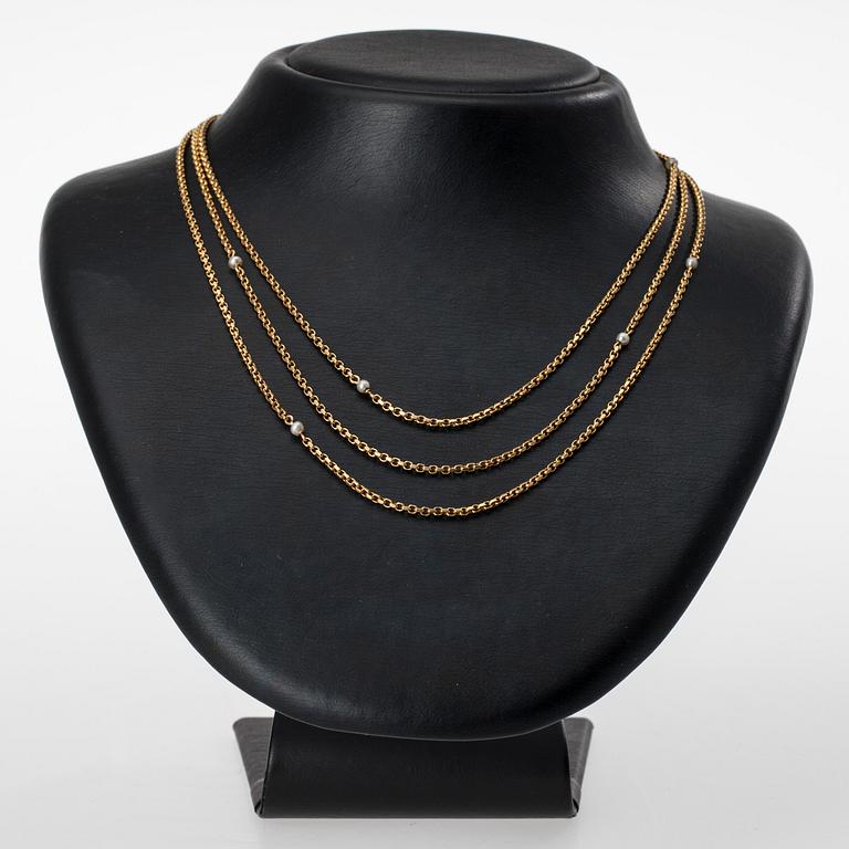HALSKED, 18K guld, naturliga pärlor 9 st, ca 3 mm. Tidigt 1900-tal. Vikt 27,6 g.