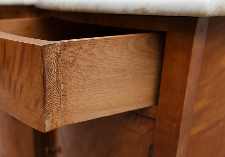 SÄNGBORD, 1 par, 1900-talets första hälft.