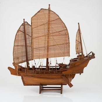 Boat model of a junk, first half of the 20th Century.