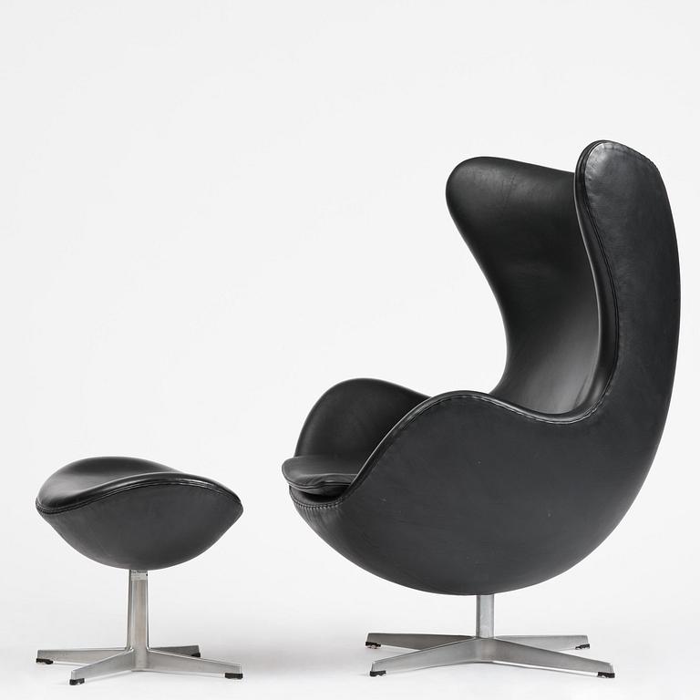Arne Jacobsen, an "Egg" chair with ottoman, Fritz Hansen, Denmark, 2001.