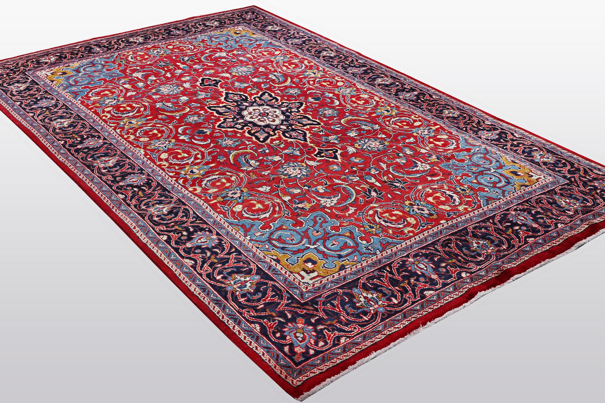 A carpet, Mahal, ca 337 x 207 cm.