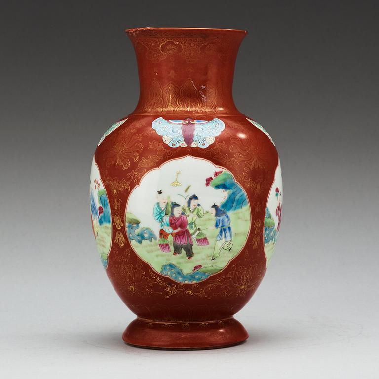 A famille rose vase, late Qing dynasty.