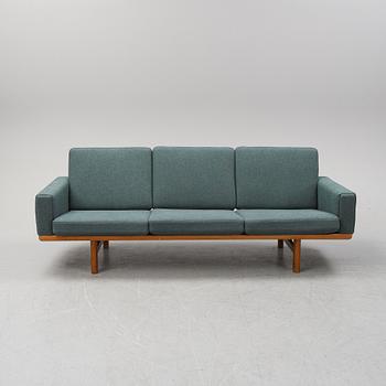 Hans J Wegner, soffa, GE-236, Getama, 1900-talets andra hälft.