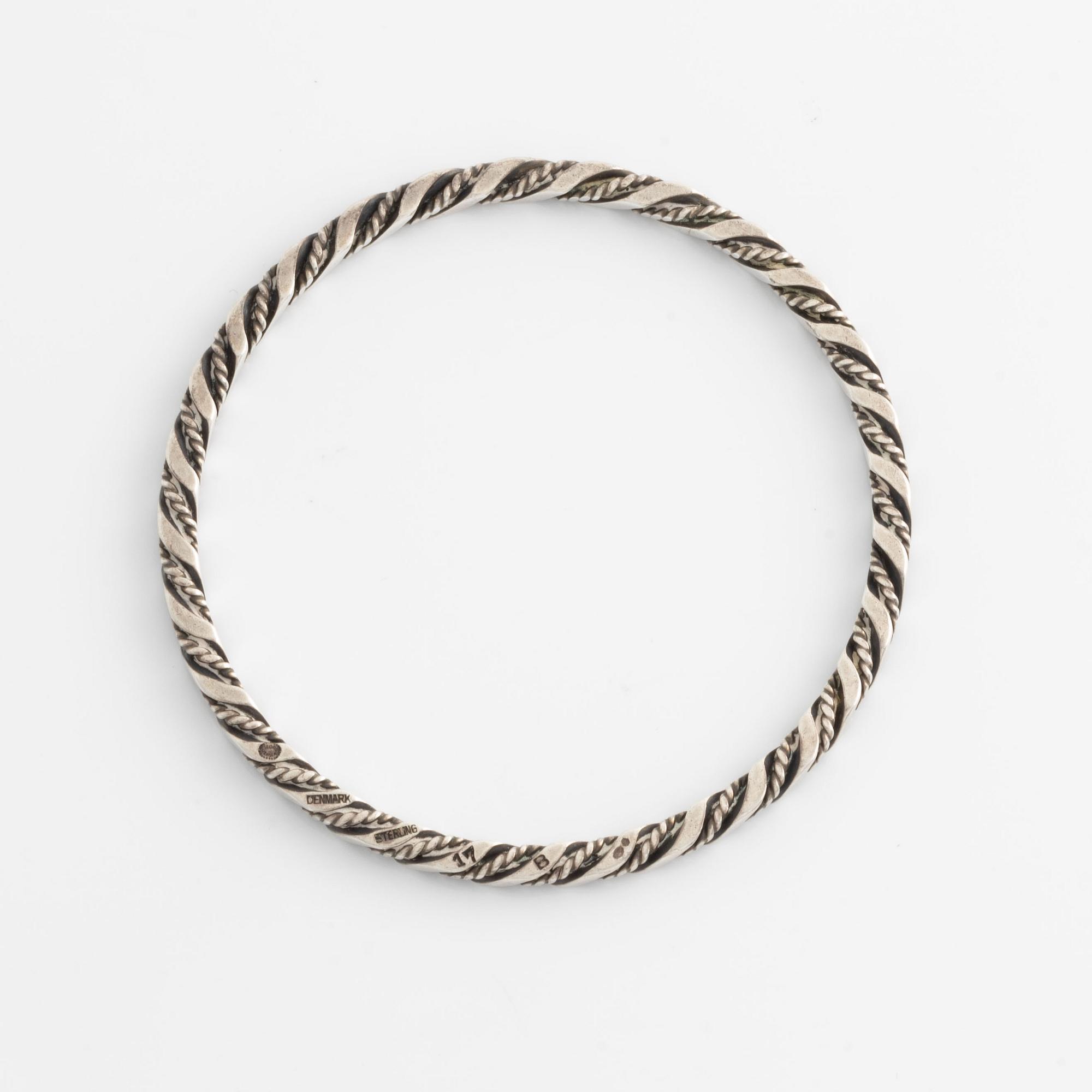 A Georg Jensen bangle in sterling silver.