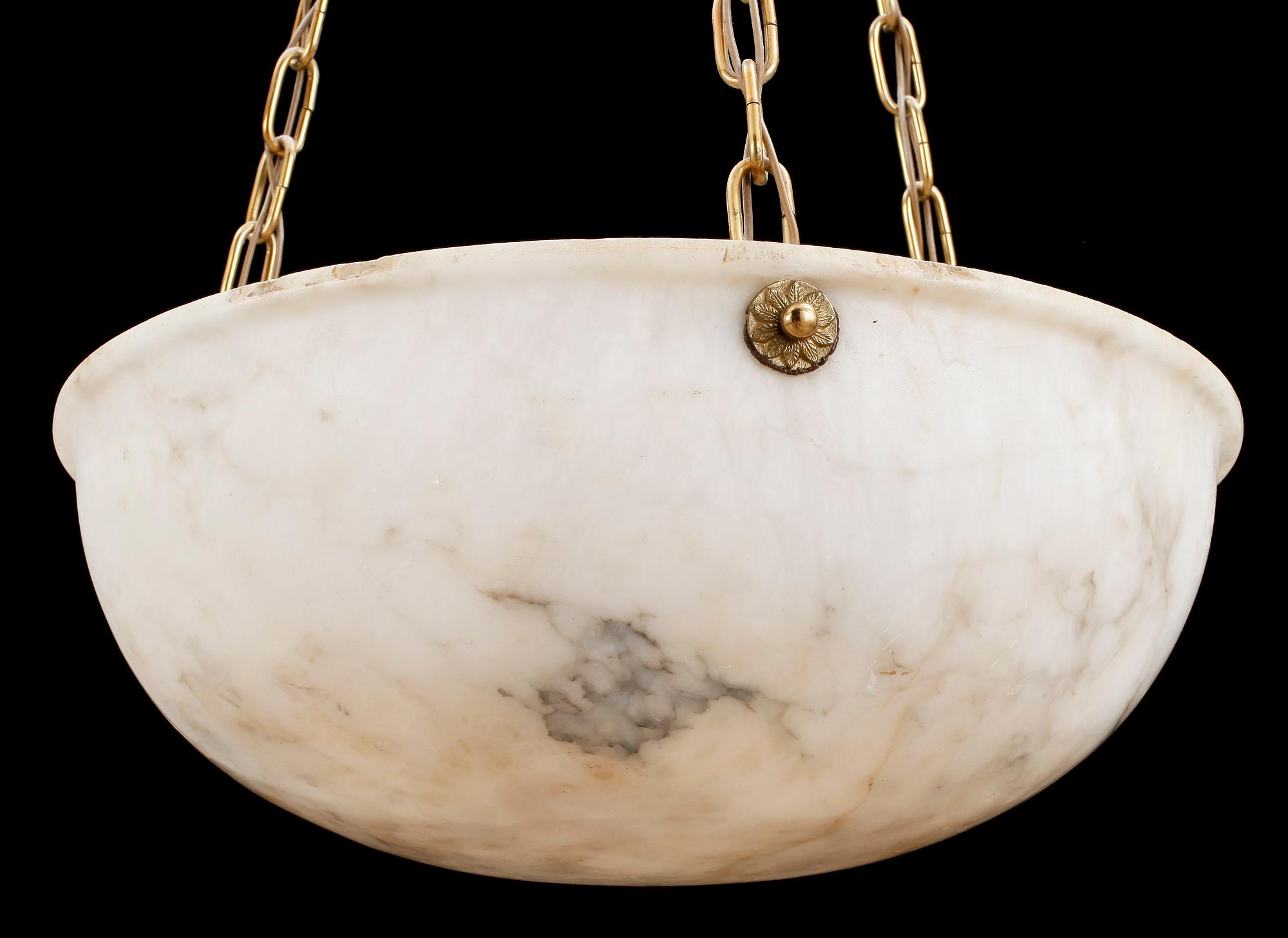 TAKLAMPA, alabaster, 1900-tal. Totalhöjd: 78 cm.