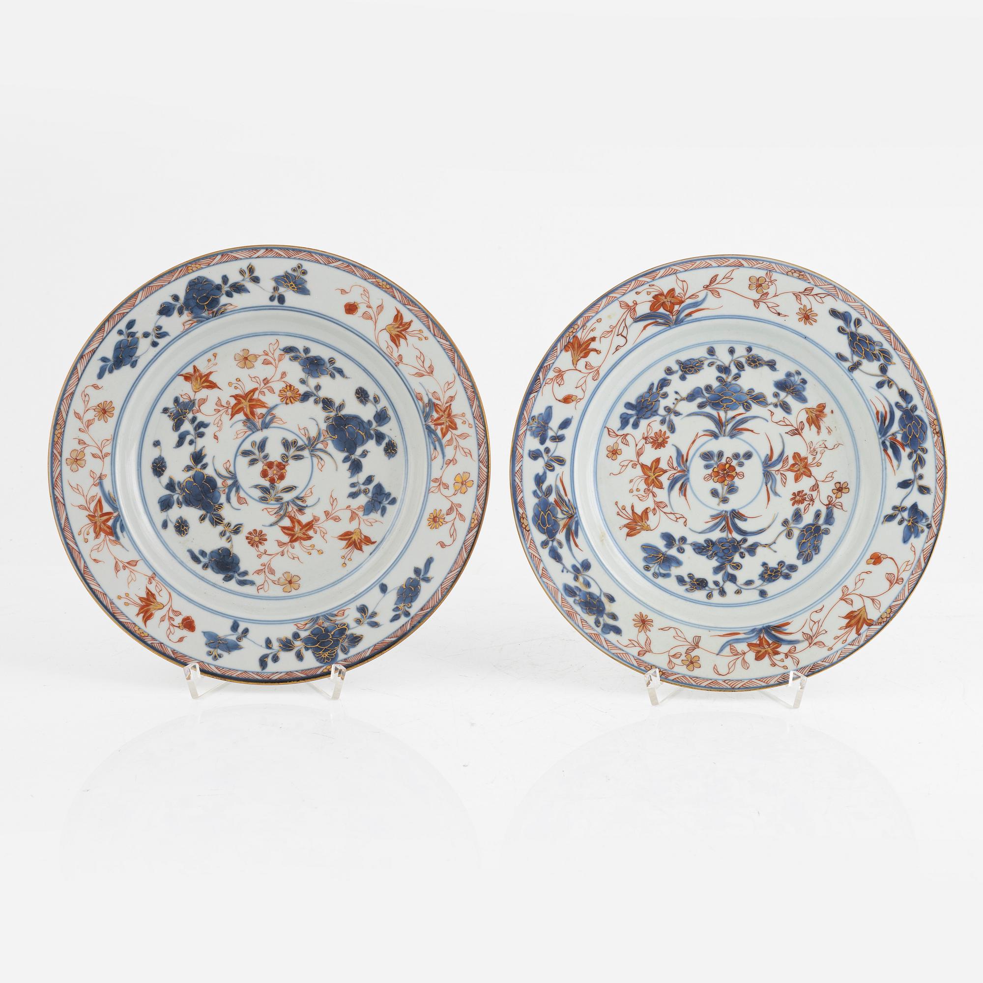 Tallrikar, porslin, 5 st, Kina, Qingdynastin, 1700-talets första hälft.