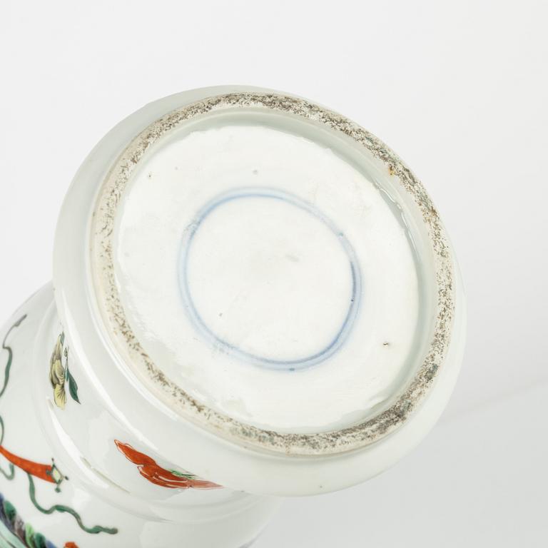 A Chinese famille verte beakervase, Kangxi style, 20th century.